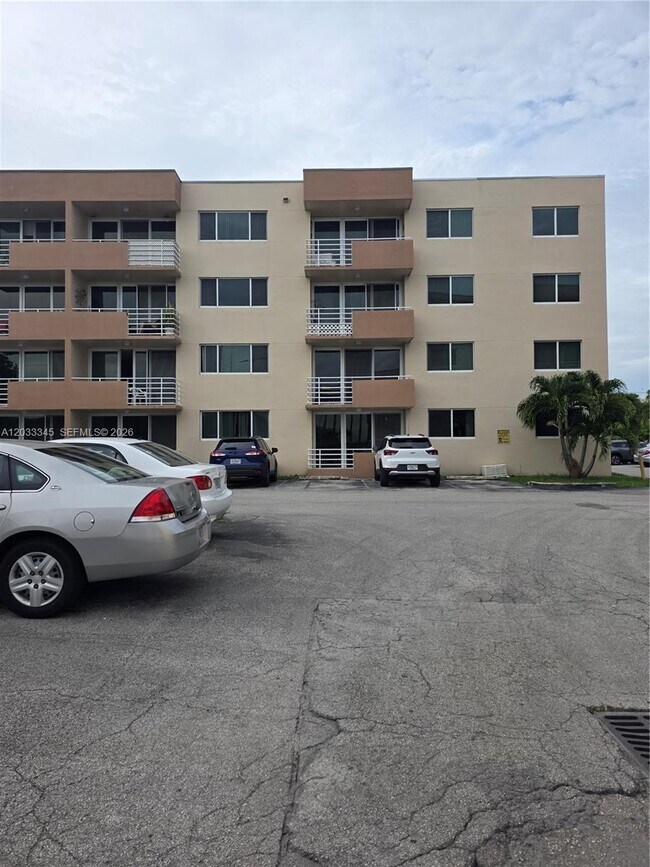Foto del edificio - 8050 NW 8th St