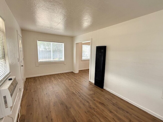 Foto del edificio - 619 N Plumas St