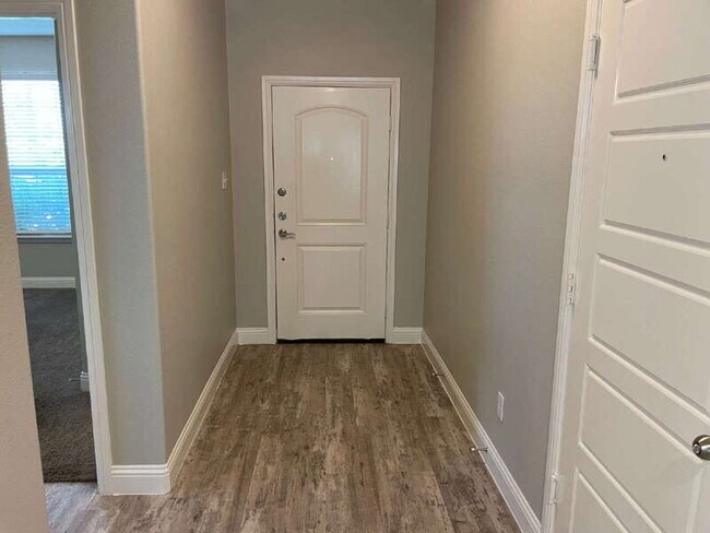 Building Photo - 281 Giddings Trl