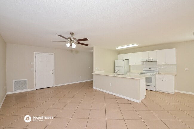 Building Photo - 920 18th Ave Dr W