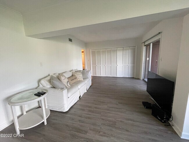 Foto del edificio - 112 Fairway Blvd