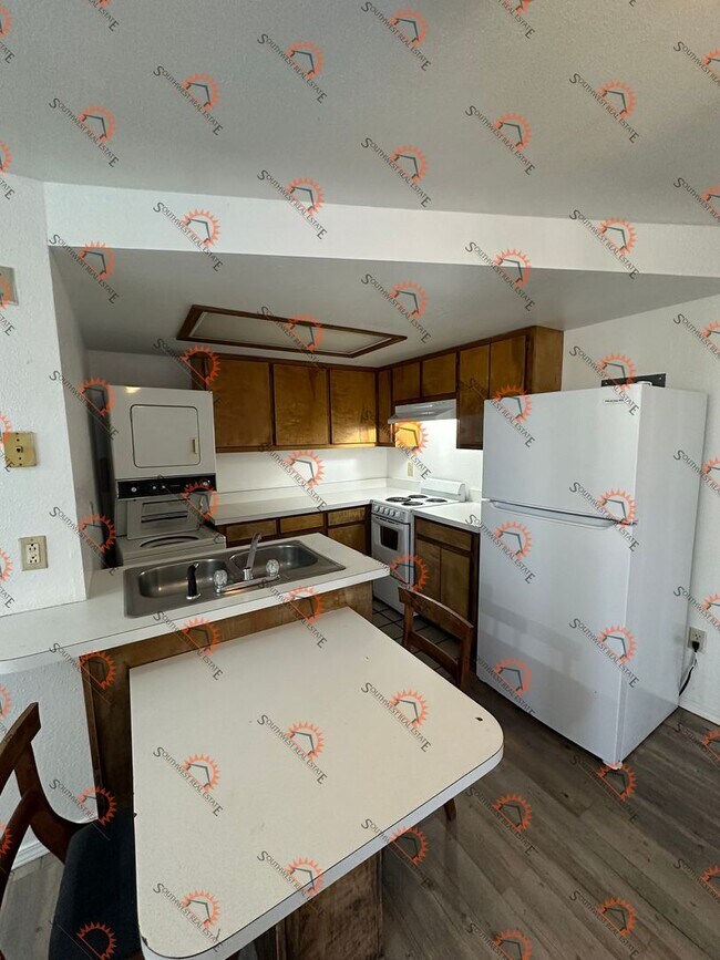 Foto del edificio - Month to month lease Furnished studio apartment. All bills paid!