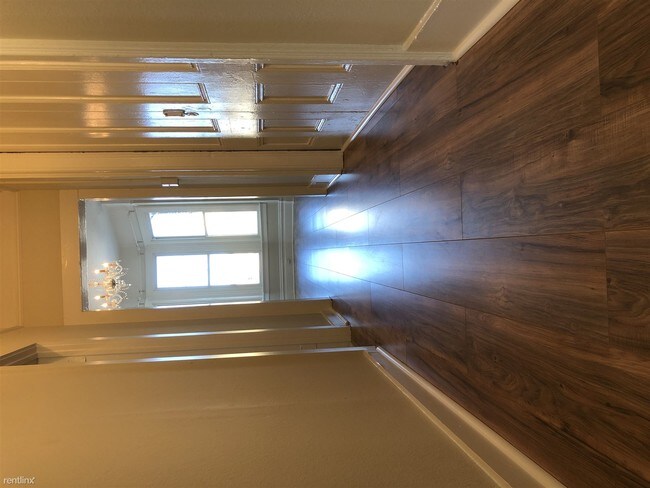 Building Photo - 3 br, 1 bath  - 2520 Market St Apt B