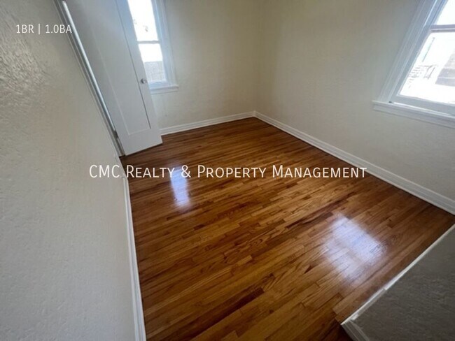 Building Photo - Charming Spanish 4 unit located in histori...