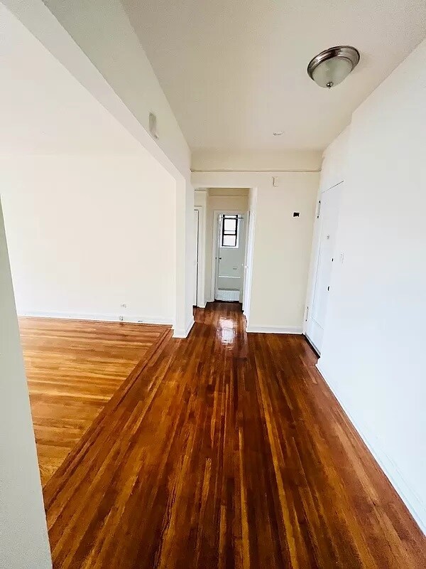 Foto del edificio - 214-32 43rd Ave