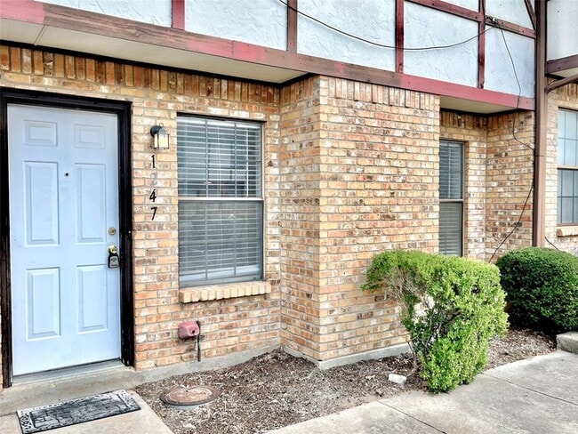 Photo - 1247 Dallas Dr Townhome