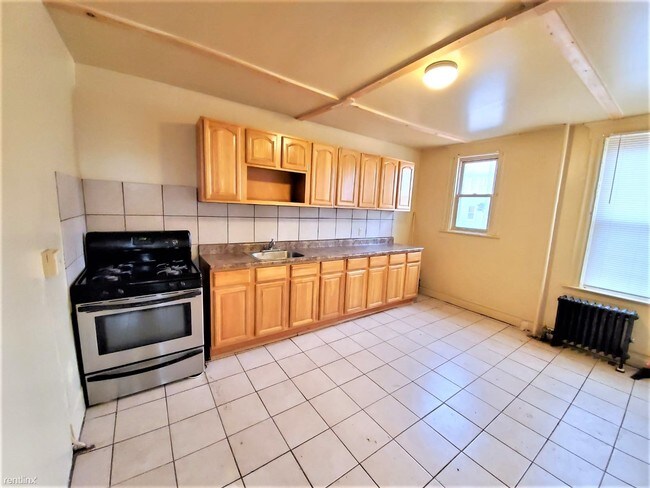 Building Photo - 3 br, 1 bath  - 49 Hazelwood Ave Apt 1