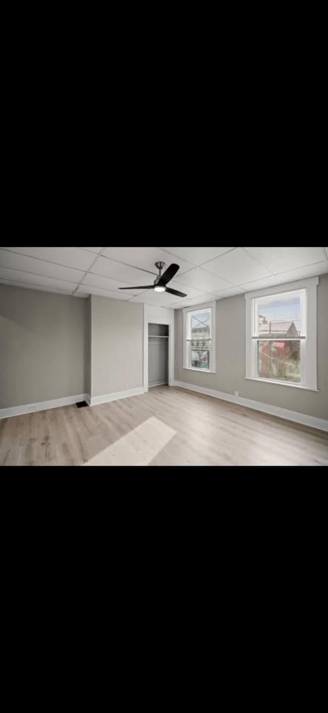 Building Photo - 941 York St