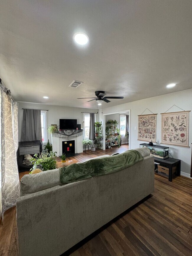 Foto del edificio - Adorable 2/1/1 CH/A updated!!! walking dis...