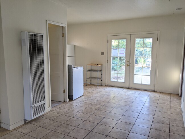 Foto del edificio - 303 Capistrano Ave