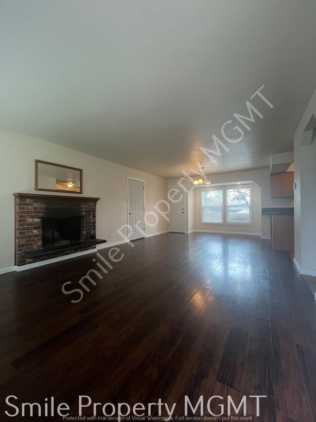 Building Photo - single house