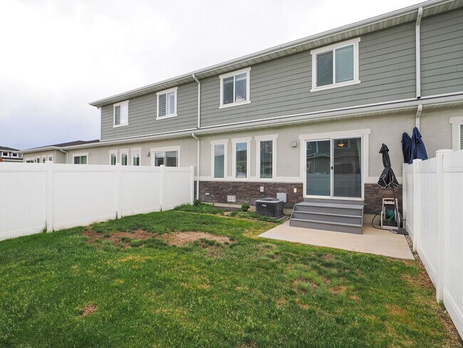 Photo - 3 Bedroom, 2.5 Bathroom Riverton Town Home