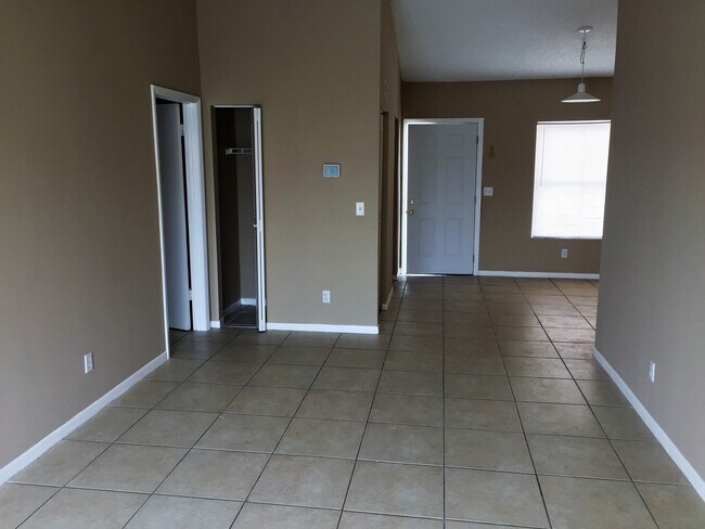 Foto del edificio - Available NOW! Adorable 2/2 located off of Curry Ford Rd @ Dockside at Ventura Condos w/ awesome ...