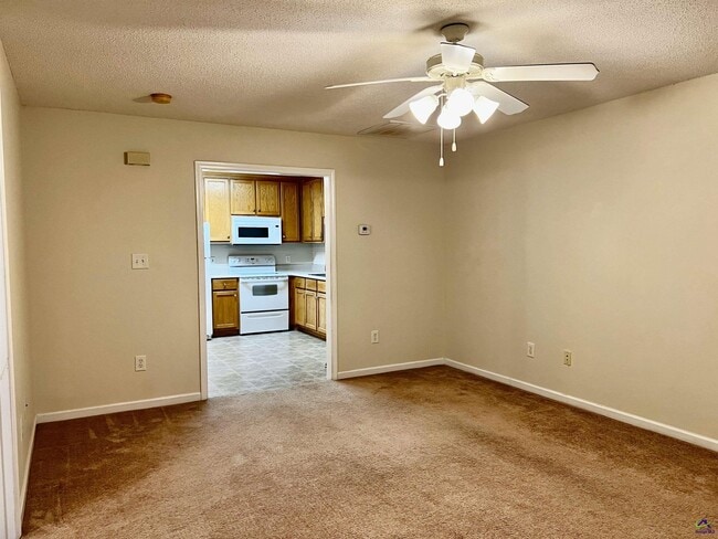 Foto del edificio - 256 Katelyn Cir