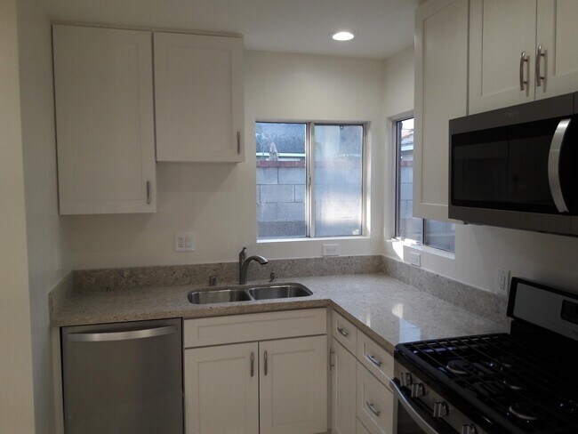 Building Photo - 512 N Lucia Ave