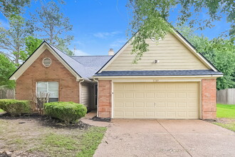 Building Photo - 8169 Oak Moss Cove