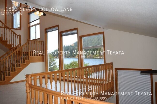 Building Photo - Exceptional Lakeside Home!!