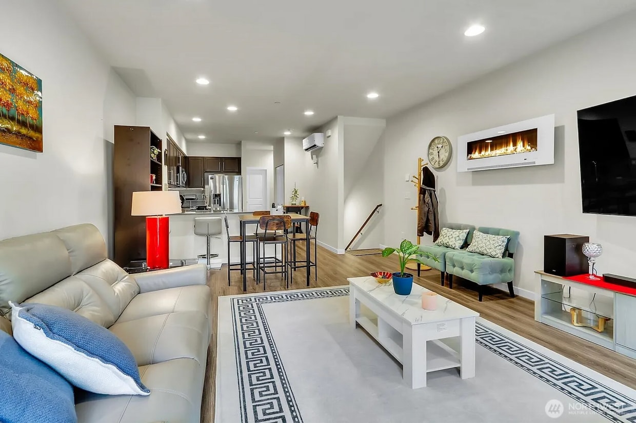 Foto principal - 4206 204th St SW