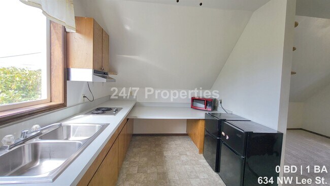 Foto del edificio - 636 NW Lee St