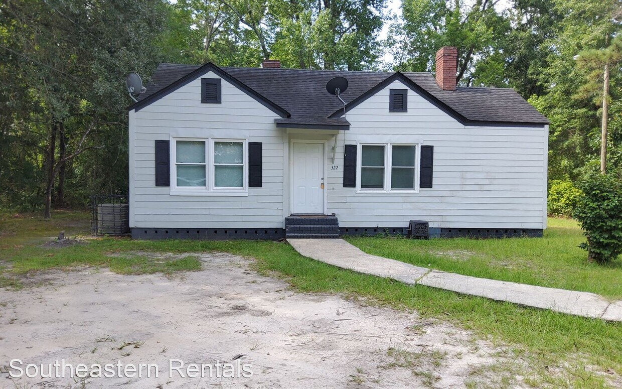 2 br, 1 bath House 322 E Charlotte Ave House Rental in Sumter, SC