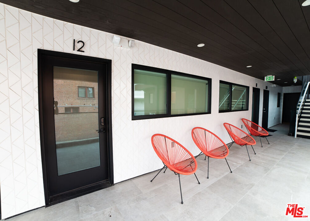 14 Brooks Ave Unit 12, Los Angeles, CA 90291 Room for Rent in Los