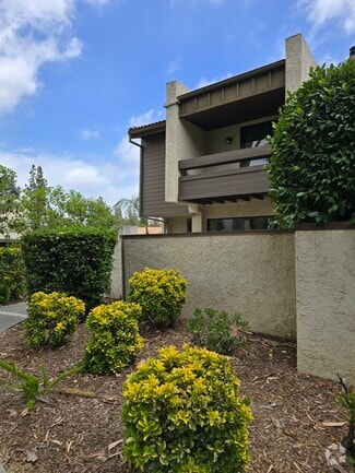 Building Photo - 5800 Owensmouth Ave
