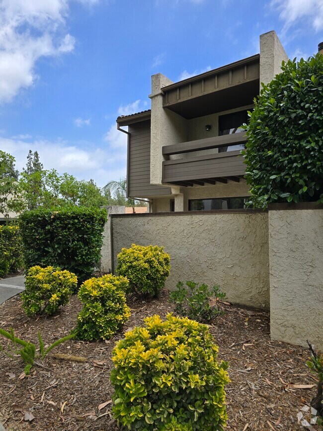 Building Photo - 5800 Owensmouth Ave