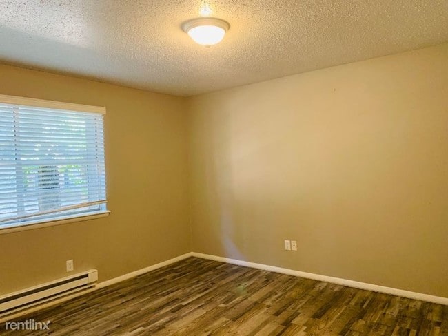 Building Photo - 1 br, 1 bath Apartment - 7408 NW 22nd St