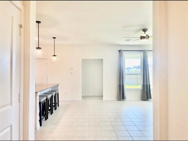 Foto del edificio - 7802 Winter Hawk Cir