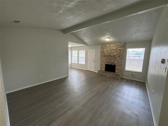 Foto del edificio - 5905 Cherry Loop