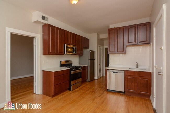 Foto del edificio - 949 N Hoyne Ave