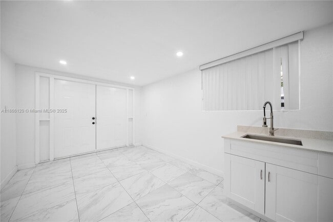 Foto del edificio - 411 SW 34th Ave
