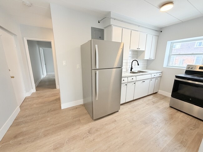 Building Photo - 301 Indian Rd S