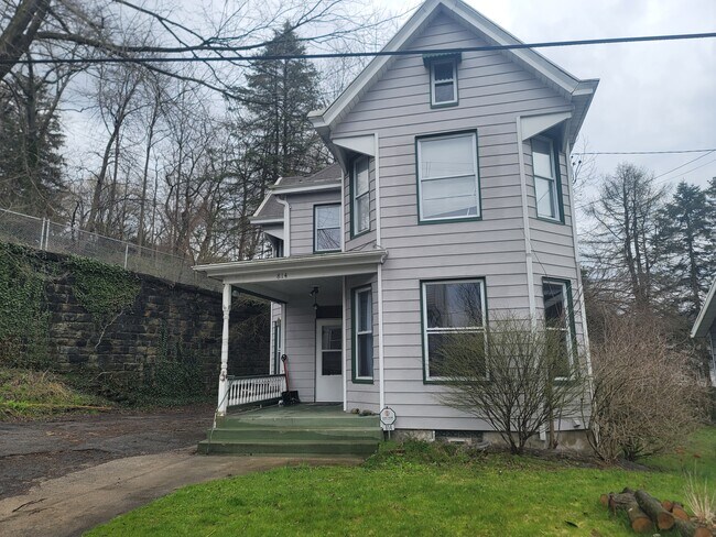 Building Photo - 814 4th St