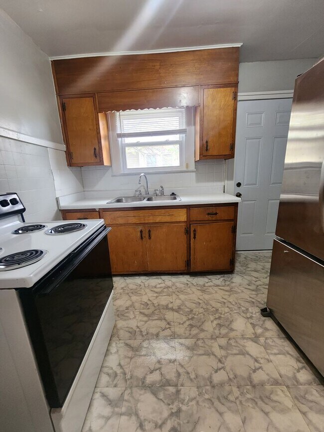 Building Photo - Spacious One Bedroom near 10th and Emerson