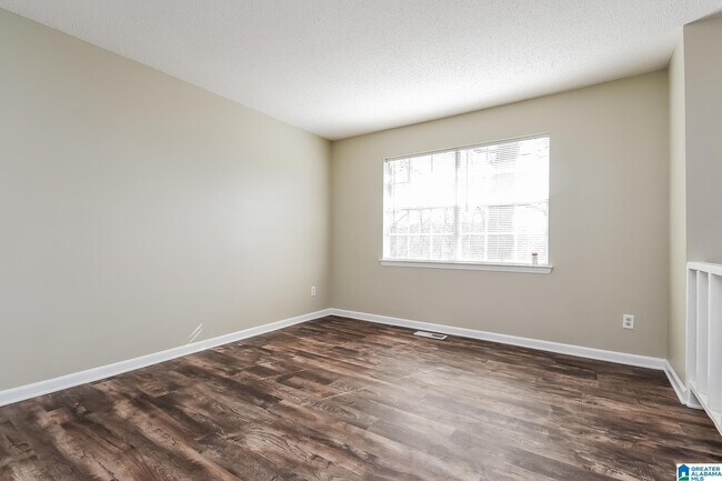 Foto del edificio - 5818 Dug Hollow Rd