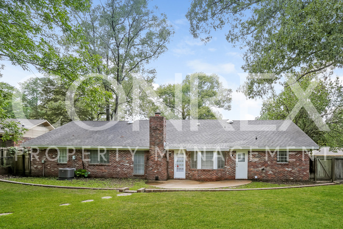 Building Photo - Beautiful Home