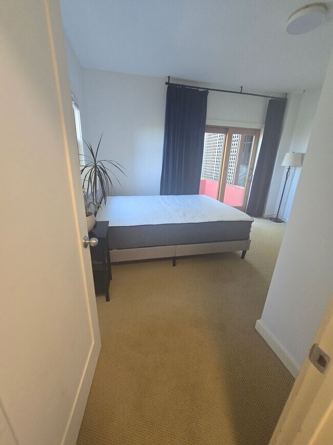 Building Photo - Beautiful ADU Unit Available ....