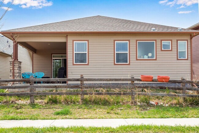 Building Photo - 2068 Cutting Horse Dr