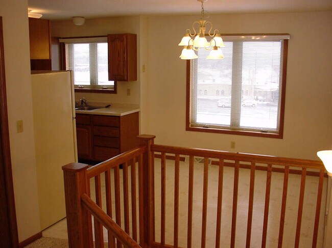 Building Photo - 622 N 16th Ave