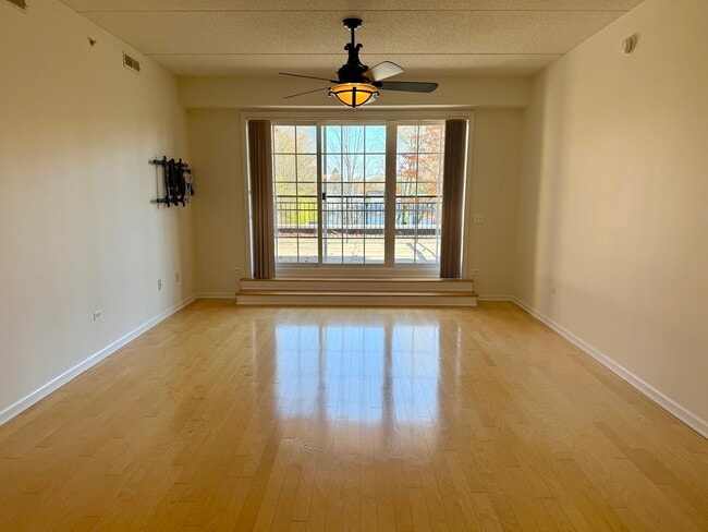 Building Photo - 455 W Wood St