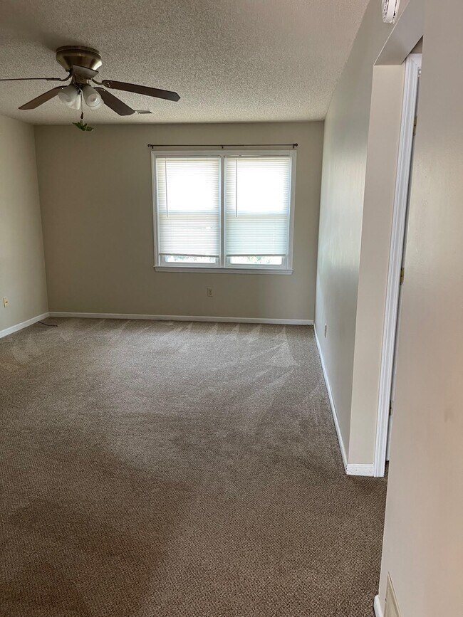 135 N Washington St Unit 135 N Washington St Apt 3, Clinton, MO 64735