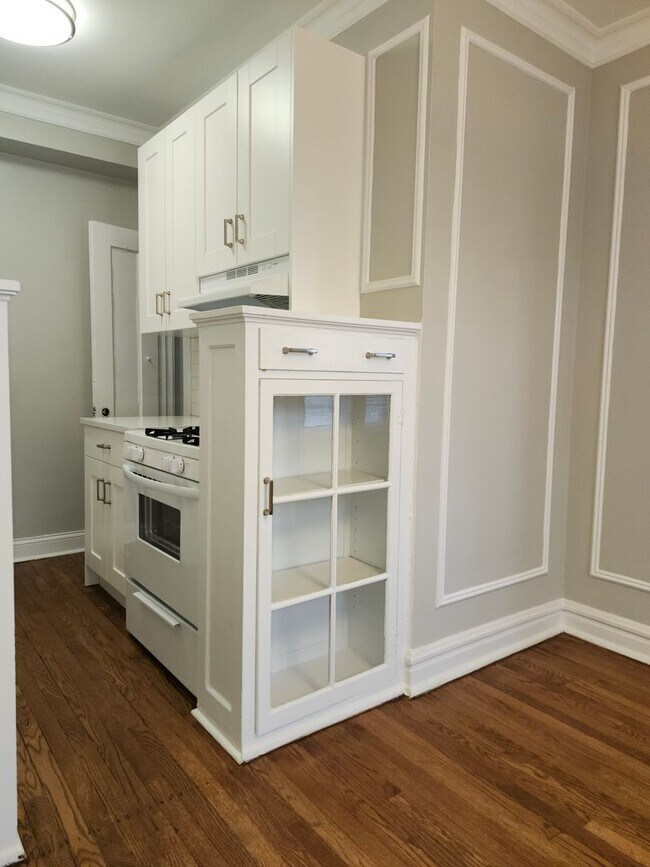Foto del edificio - Edgewater Studio with Heat and Cooking Gas Included ~ No Security Deposit ~ Cat Friendly