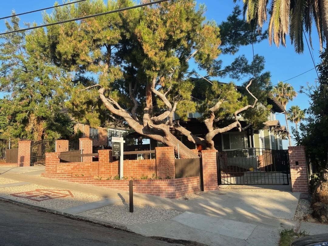 Car and Ped Gates - 1347 Edgecliffe Dr