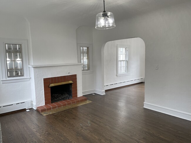 Building Photo - 1107 Hazel Ave
