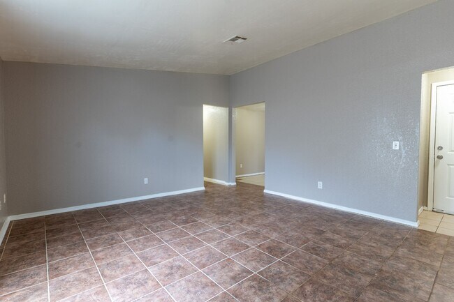 Building Photo - Stylishly Updated 4-Bedroom Home with Mode...