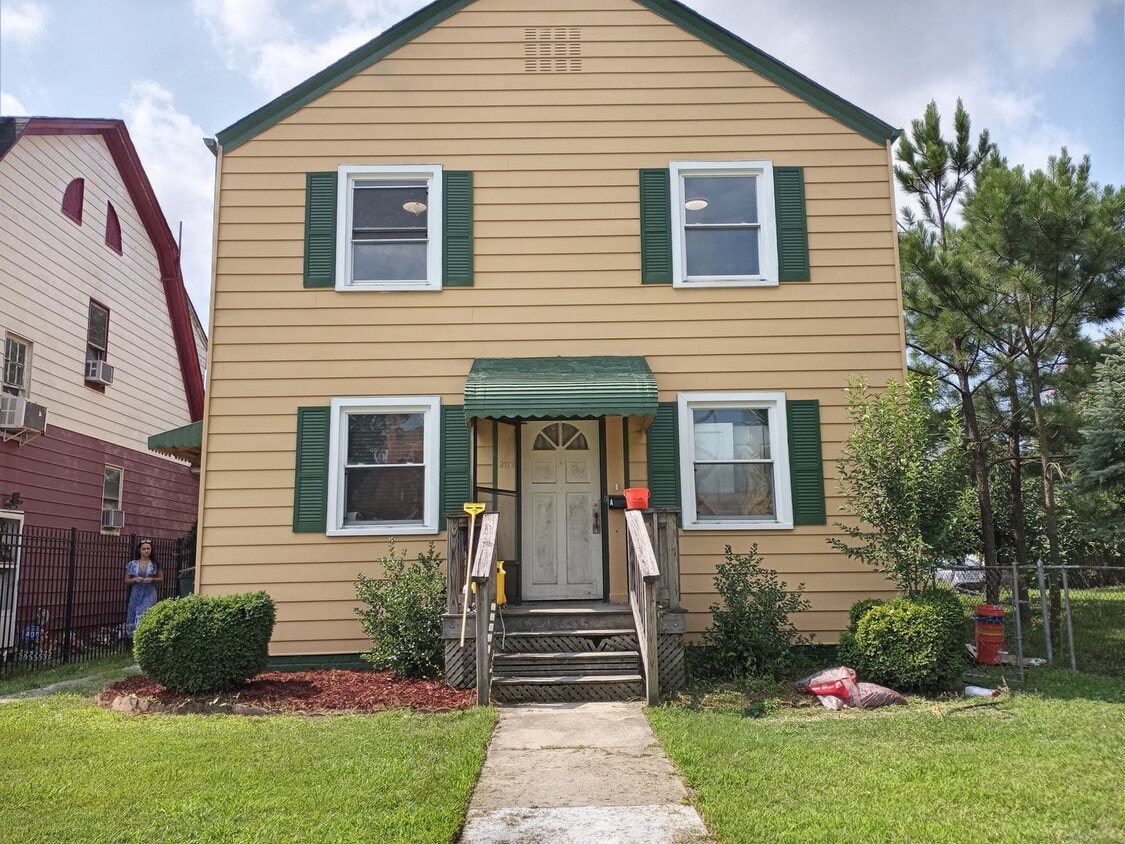 Primary Photo - 2717 Marlboro Ave