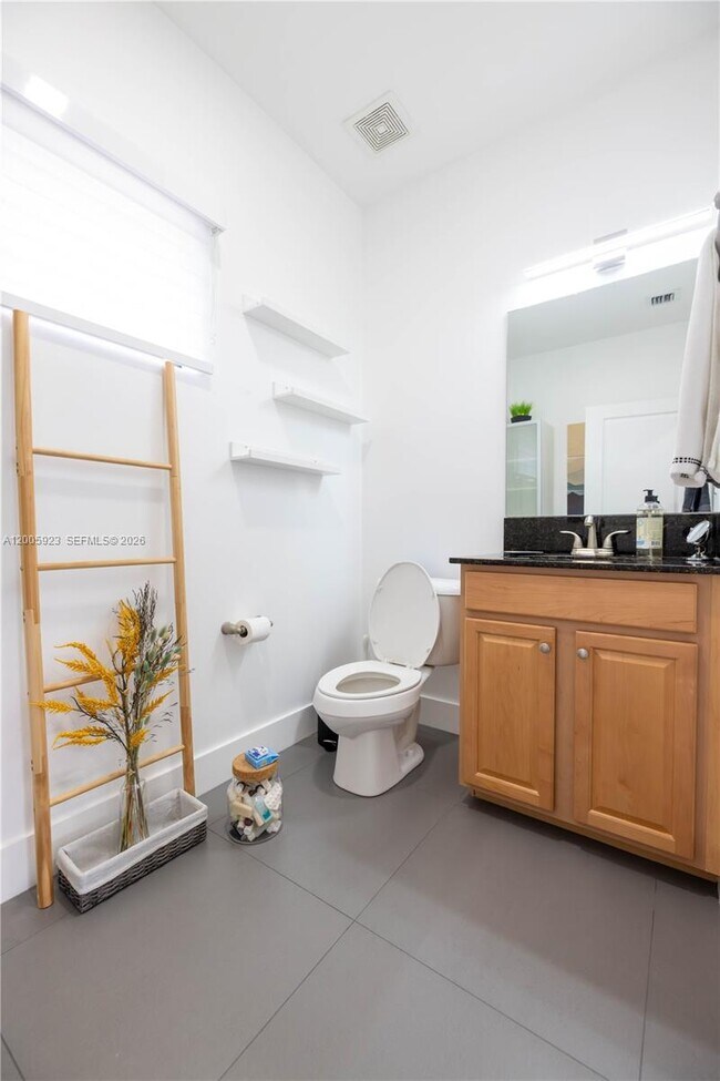 Foto del edificio - 345 NE 194th Ln