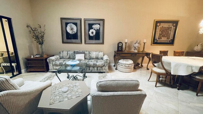 Foto del edificio - 6165 Sunny Pointe Cir