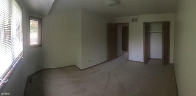 Building Photo - 3 br, 2.5 bath Duplex - 6106 Summerset Dr ...